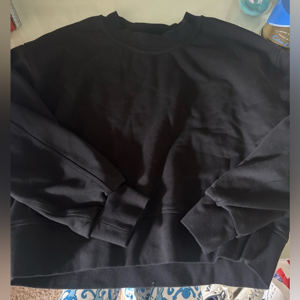 Black Lululemonn crewneck